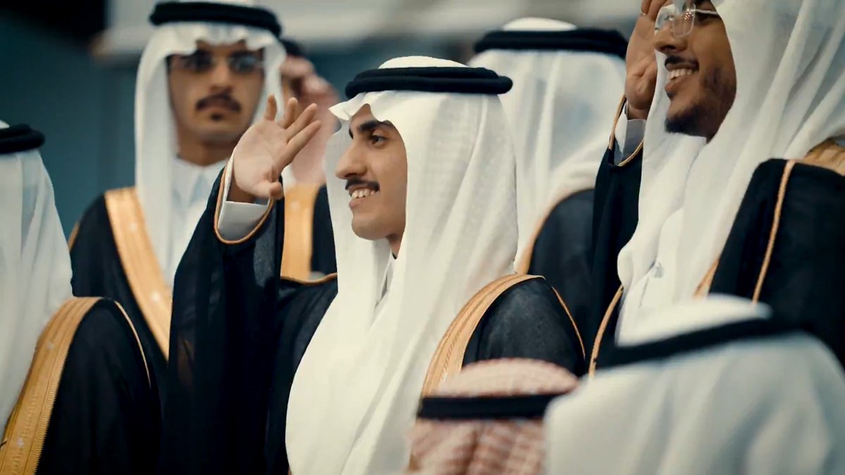 ليس مجرد حفل تخرج.. بل وقفة فخر. 🎓 مقتطفات من يومٍ امتزجت فيه "البدايات" بـ "الإنجاز"، وشهدنا فيه عهداً جديداً يكتبه خريجونا بالحب والوفاء. نهدي هذا المقطع لكل من شاركنا الحلم، ولكل الأهالي الذين آمنوا أن المعرفة هي الطريق. أنتم فخرنا، واليوم تبدأ حكايتكم | #جامعة_المجمعة