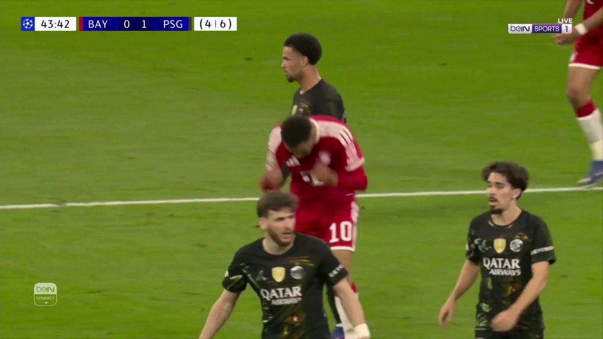 ماتفي سافونوف يتألق في إبعاد تسديدة جمال موسيالا #دوري_أبطال_أوروبا | #باريس_سان_جيرمان | #بايرن_ميونيخ