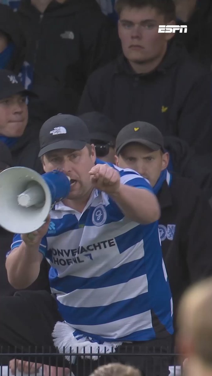 De Graafschap-fan laat zich he-le-maal gaan na de wedstrijd 😳🗣️