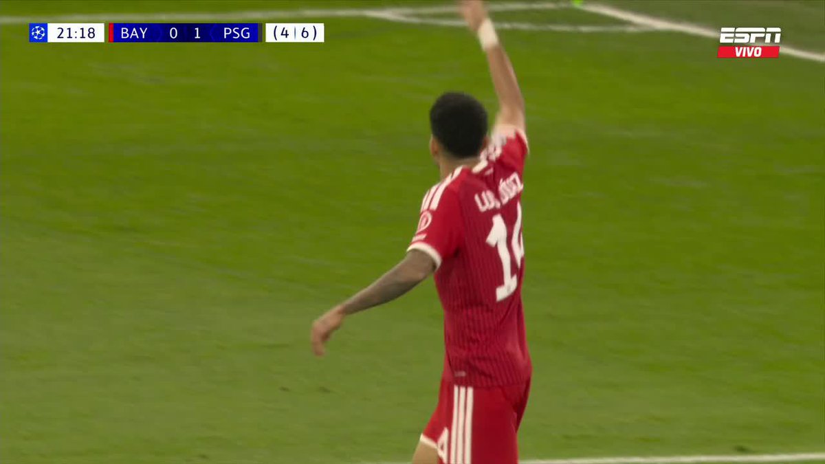 🇨🇴 Había que cerrar el estadio. Lucho casi se manda este golazo...