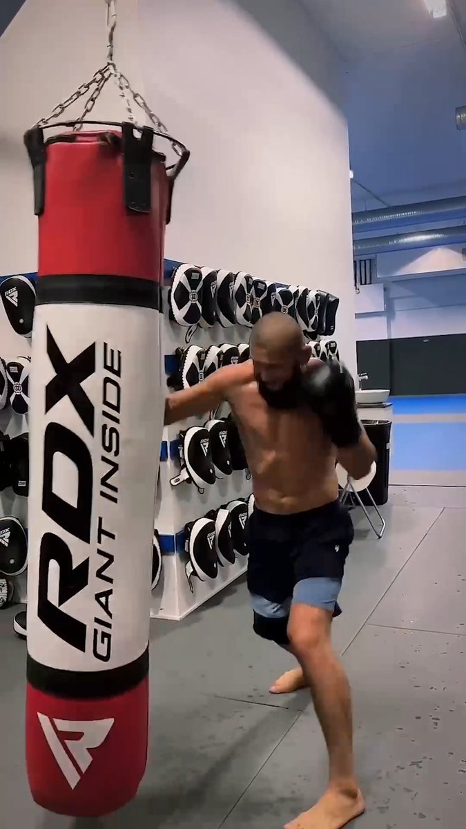 Khamzat Chimaev has hands... 💨 #UFC328 | Saturday | Stream TNT Sports on HBO Max