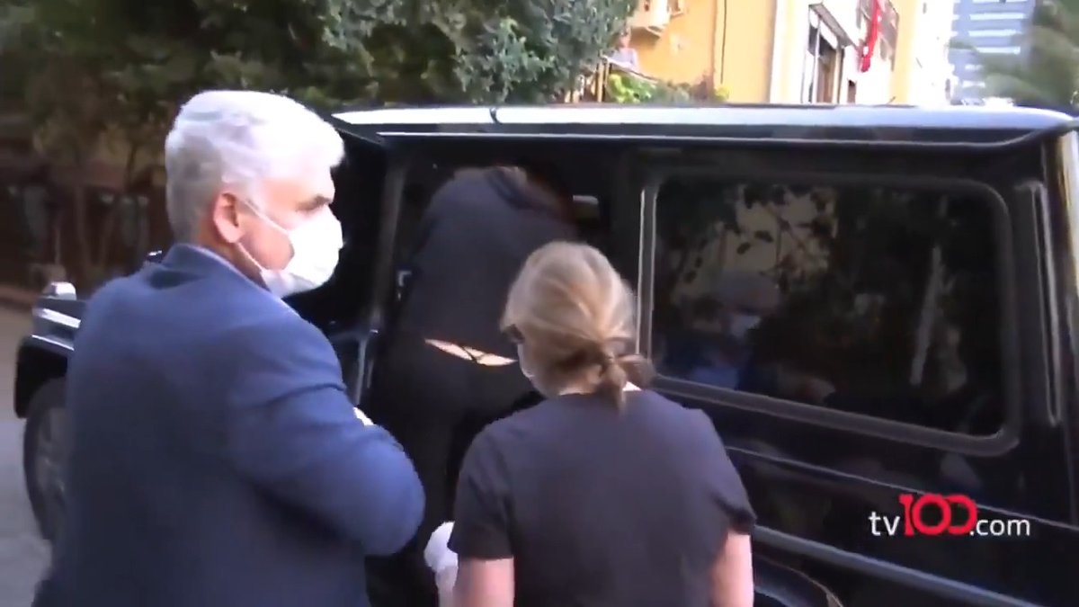 Sibel Can'ın Nurella'nın cenazesinde tanga giymesini aşamıyorum.