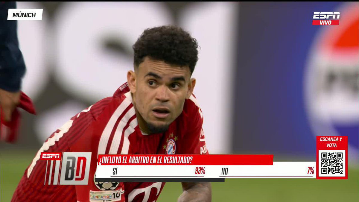 La tristeza de Luis Díaz 🇨🇴 tras la eliminación de la Champions League. El técnico Vincent Kompany le dice que se levante, sabe que fue el mejor del Bayern Múnich 🇩🇪 en este partido.