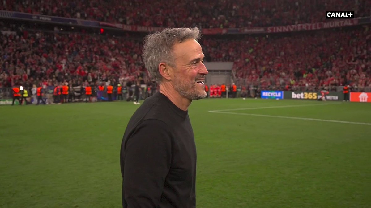 DES SCÈNES DE JOIE IMMENSES. DES HOMMES QUI RESPIRENT LE SUCCÈS ET LE BONHEUR. Ce Paris Saint-Germain fait RÊVER. Ce Paris Saint-Germain est HISTORIQUE. Parisiennes, Parisiens, quelle chance vous avez… 🤩❤️💙 🎥 CANAL+ Foot