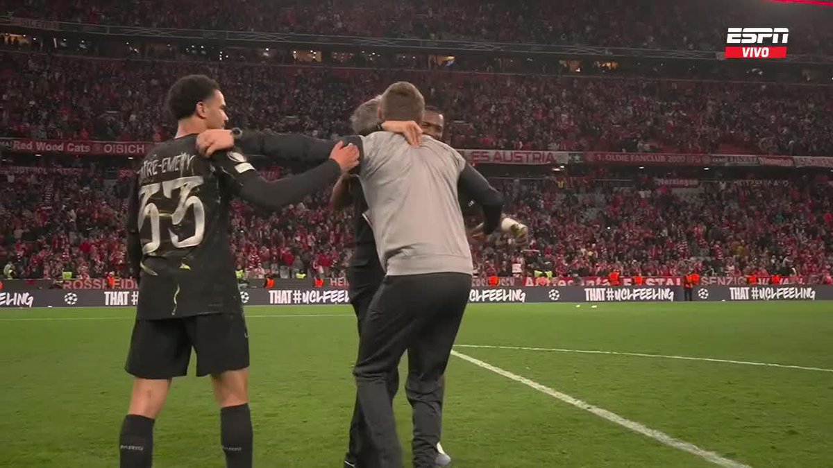 🤩🥳 ¡LA FELICIDAD DE PACHITO! El emotivo abrazo de 🇪🇨 Willian Pacho con Luis Enrique; el DT lo fichó la temporada pasada y ahora el ecuatoriano jugará su segunda final consecutiva de #CHAMPIONSxESPN con el PSG. ▶️ Mira la 🏆 #Champions League en el Plan Premium de #DisneyPlus
