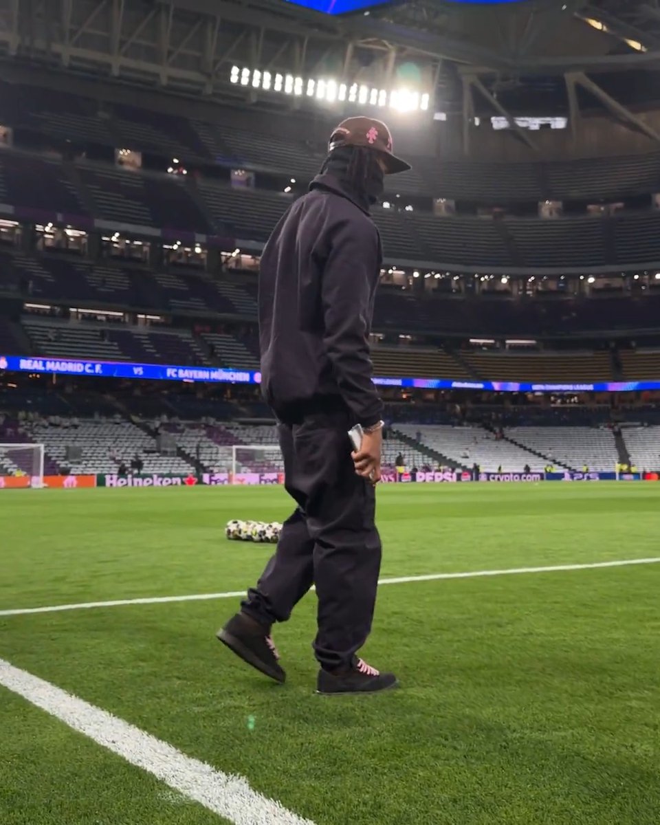 Foi até bom essa eliminação Bayern para o Olise botar os pés no chão. O cara não ganhou nada relevante e já tem marra demais. Espero que ele saia desse personagem o quanto antes.