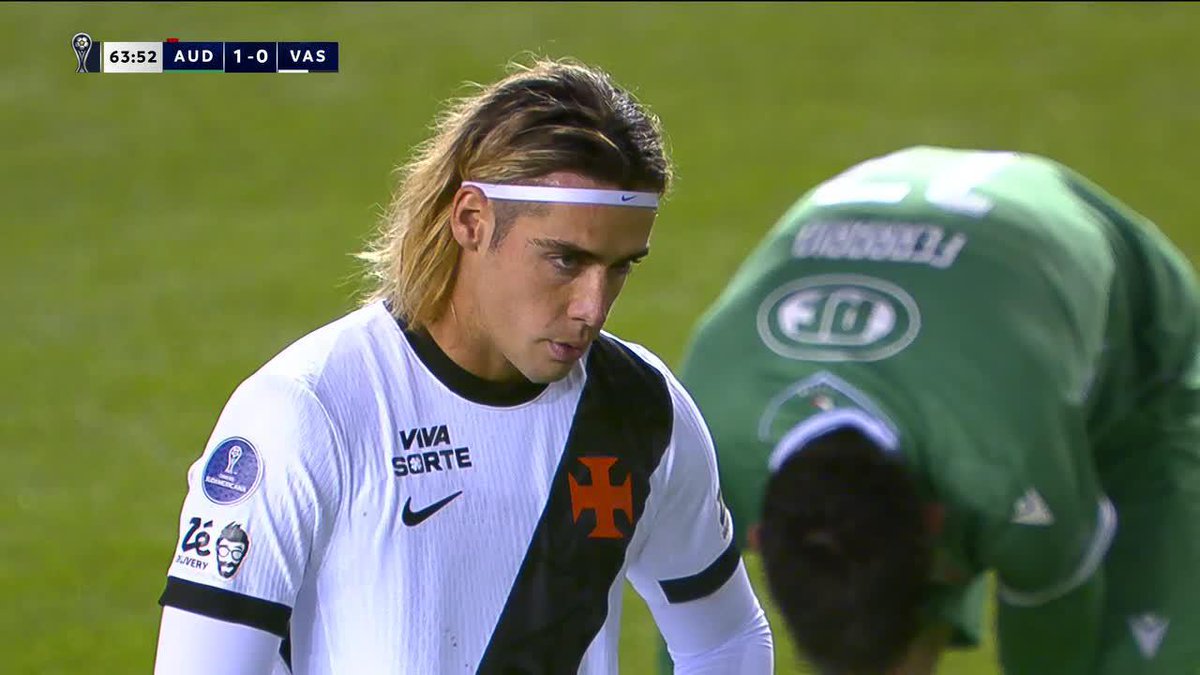 ¡LE ROMPIÓ EL ARCO! Claudio Paul Spinelli no quiso dramas y pateó fuerte al medio para empezar la remontada de Vasco Da Gama vs. Audax Italiano por la CONMEBOL #Sudamericana.