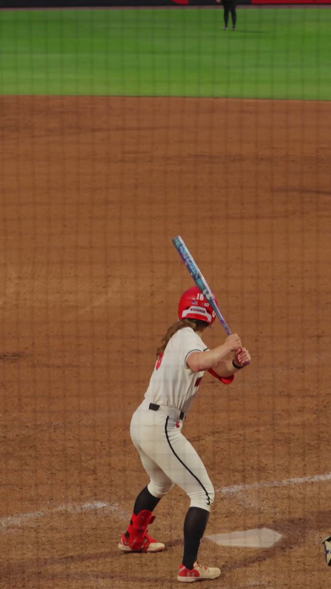 The moment Hannah Conger walked it off to advance Wisconsin Softball to the Quarterfinals 🎬 The Badgers put up 4️⃣ runs in the final two innings to pull off the comeback 🦡
