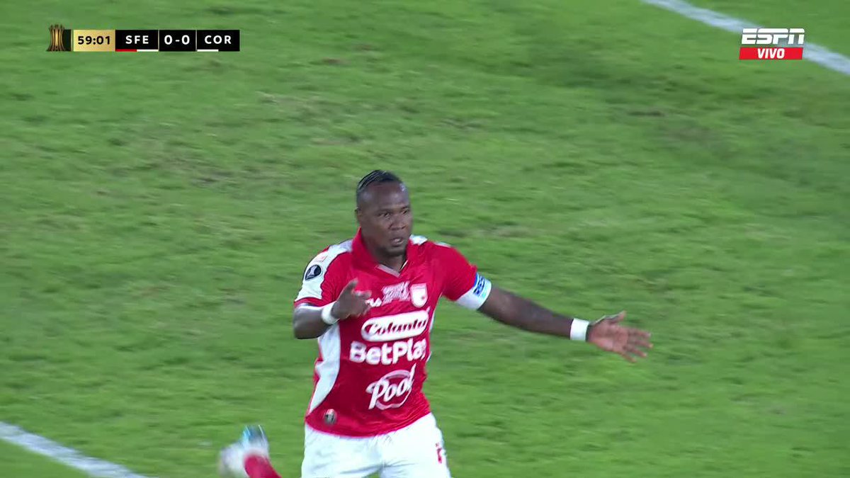 🇨🇴 GOOOL de #SantaFe. Hugo Rodallega recibió de Jáder Obrian marca el 1-0 ante #Corinthians, al 59’, por Libertadores 🔴⚪️