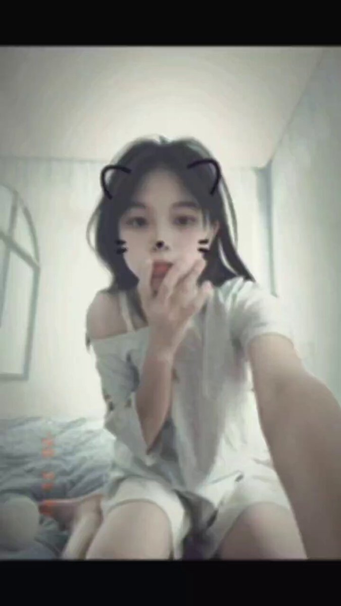 这个婊子已经被我调教成贱狗了，哈哈哈，主要是离得远要，要不已经变成我的肉便器了
