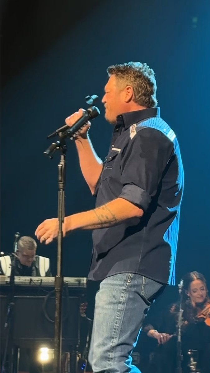 First night back, and Blake Shelton is already shaking the walls of The Colosseum.