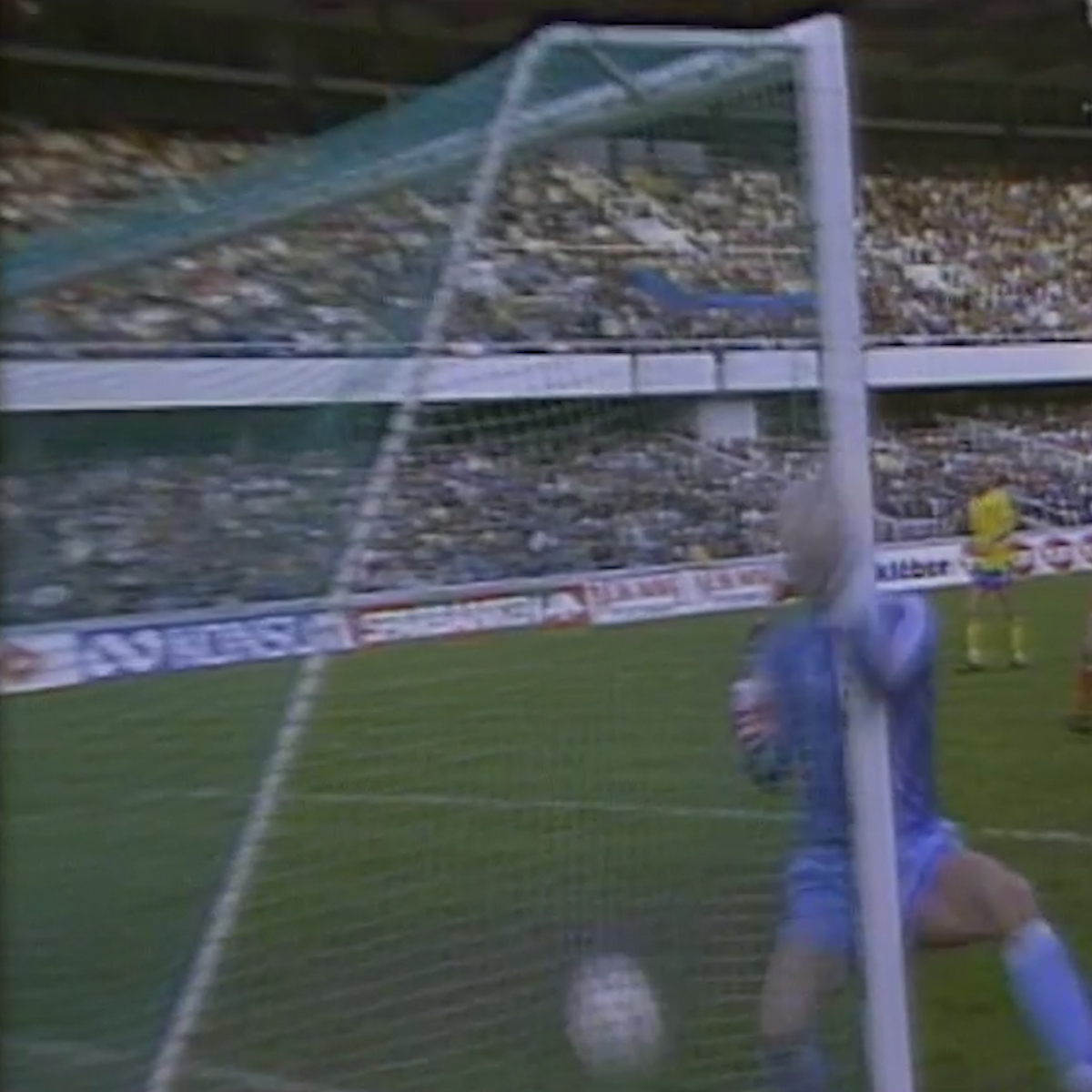 Tarasiewicz co pierdolnął zdrowo 37 lat temu ze Szwecją chyba najładniejszy gol z wolnego w historii reprezentacji Polski