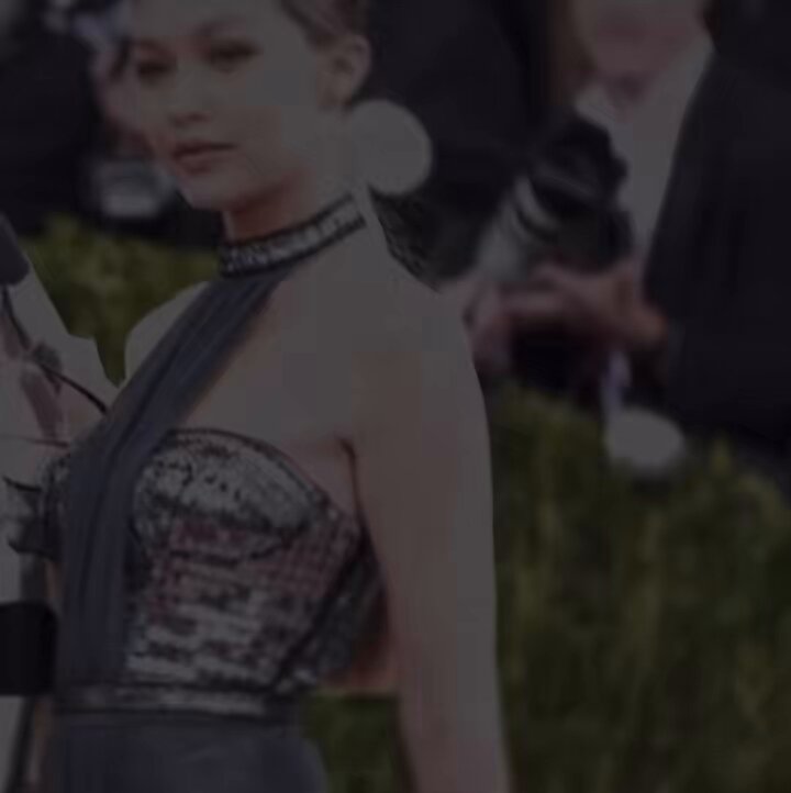 gigi, met gala öncesi zayn’la olan eski fotosunu kırparak paylaşmış. justin, enes ve gigi birbirinize emanetsiniz.