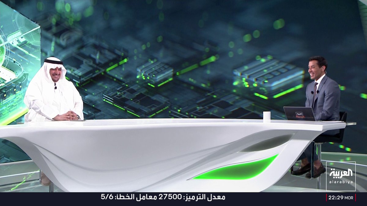 🗣️ بتال القوس : يدور ان الدوري موجه لـ #النصر عشان رونالدو يبي عبدالعزيز التويجري يفزع معه ويقول لا لكن صدمه : وقال النصراويين يشككون في بطولات #الهلال هم كذا .. يشككون ، يتهمون ، يدخلون بالذمم واذا صار الموضوع عليهم لبسوا ثوب الدين 🤷🏻♂️