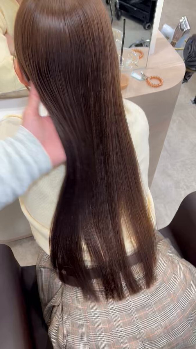 髪は女の命 皆様から褒めて頂けて とても嬉しいです🥲❤️ いつも綺麗にしてくださる 美容師様には感謝しかありません🙇🏻‍♀️💖 シャンプーのCMに出演するのが 目標です💇🏻‍♀️🌟