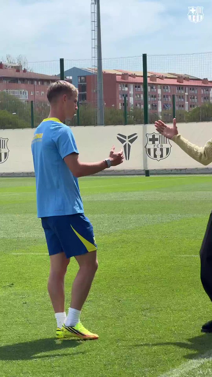 Business man Lamine Yamal stopped by training today ahead of El Clásico. 💼
