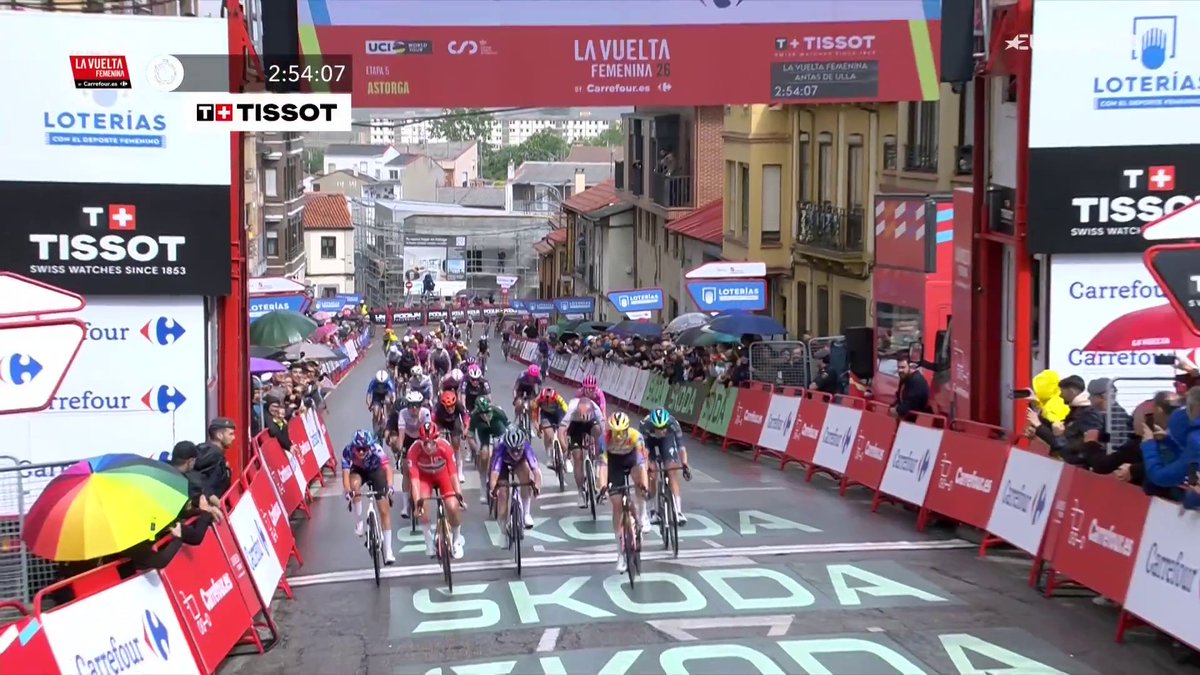 Mischa Bredewold (SD Worx Protime) WINS stage 5 of La Vuelta Femenina by Carrefour.es in Astorga! 👏🇳🇱 The race leader, Lotte Kopecky sat up and allowed her teammate to win, class act by her. 🎩 Lety Paternoster 3rd in the end, I'm happier than her lol. #LaVueltaFemenina