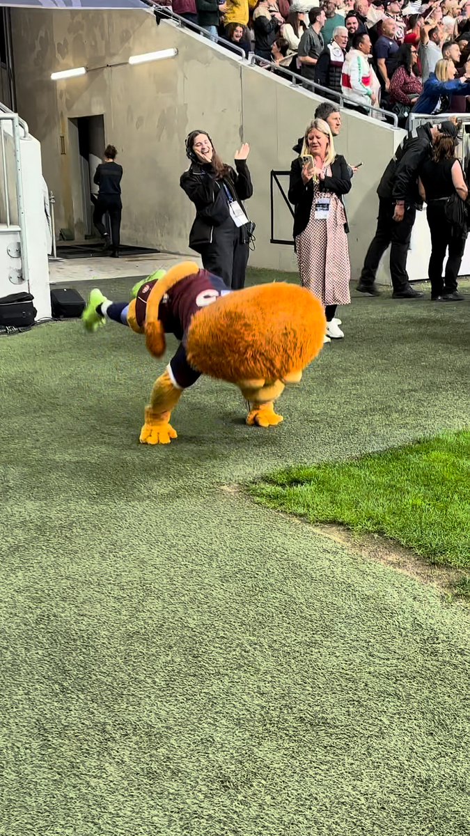 Léo never fails to bring the vibes 😎🦁 #InvestecChampionsCup