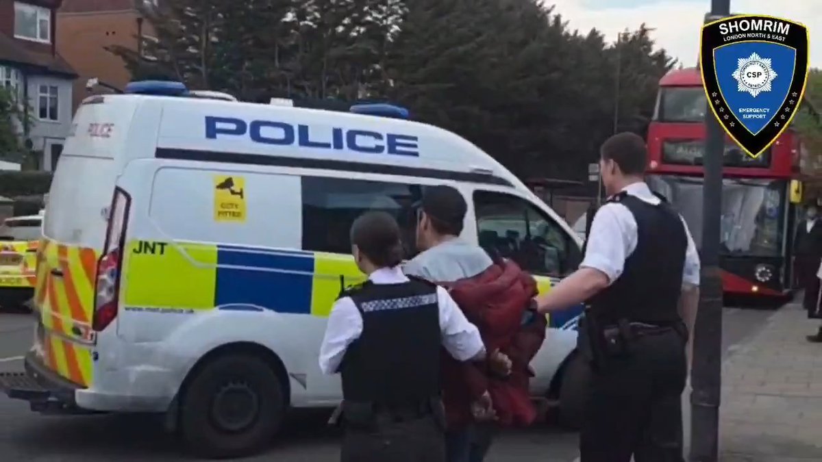BREAKING: In Hackney 🇬🇧, a male suspect onboard a bus threatened Jewish passengers, shouting “Shame Hitler didn’t kill you” and “You should all go in the gas chambers”, while making threats to kill Jewish children and claiming to have a knife. The bus driver stopped the bus, activated the emergency alarm, and detained the suspect.