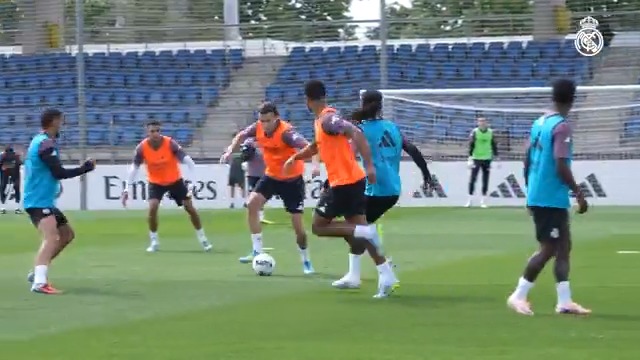 Real Madrid, bugün gerçekleştirilen antrenmandan görüntüler yayınladı.