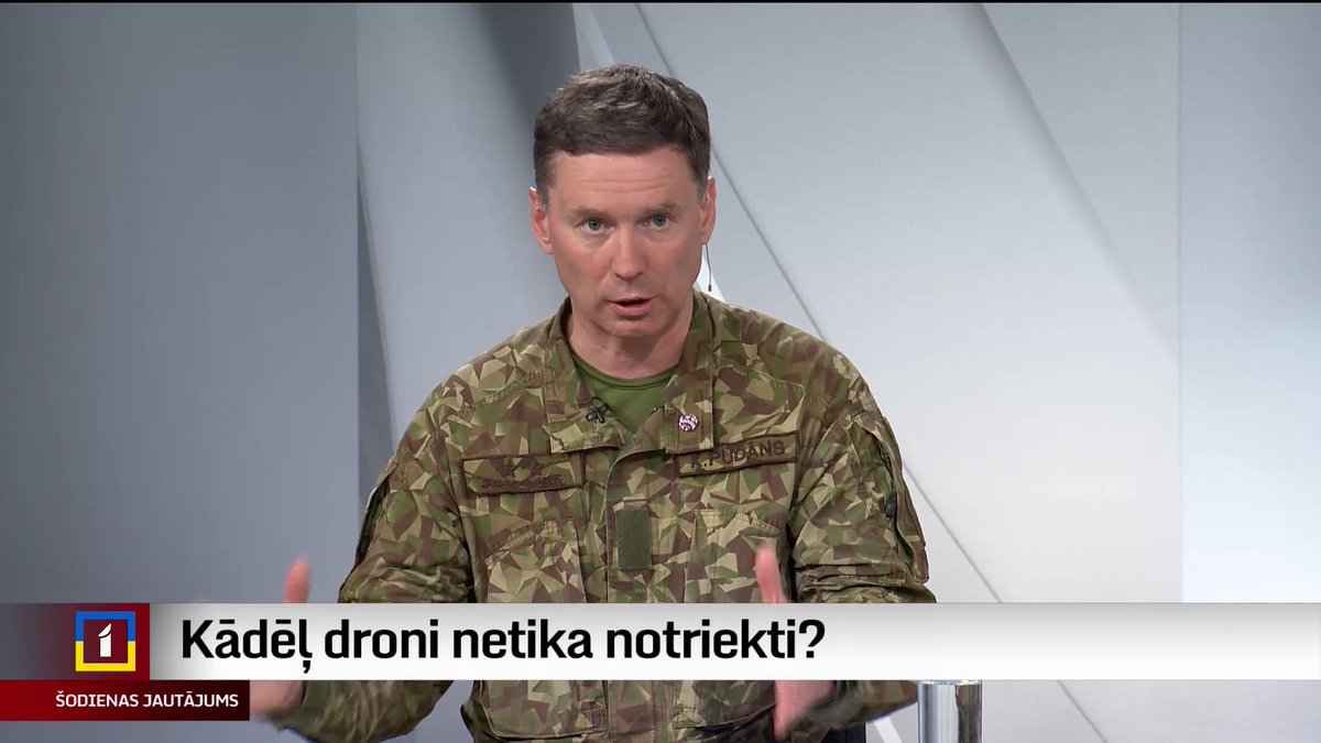 Tehniskie līdzekļi dronu pamanīšanā pievīla, #ŠodienasJautājums sacīja NBS komandieris Kaspars Pudāns. "Šie nav vienā līnijā lidojoši droni, kur var viegli prognozēt un sagatavoties," piebilda Pudāns. 🖥️ 🔊