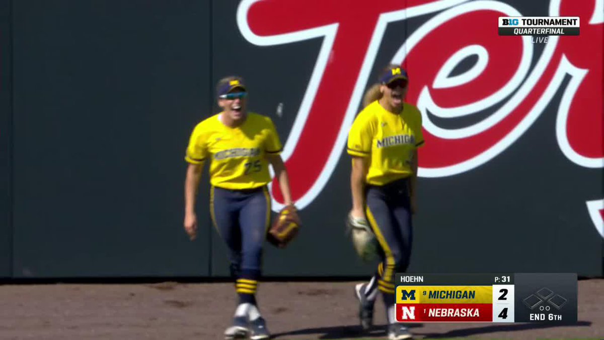 Home run robbery 🤯 Michigan Softball 📺: Big Ten Network
