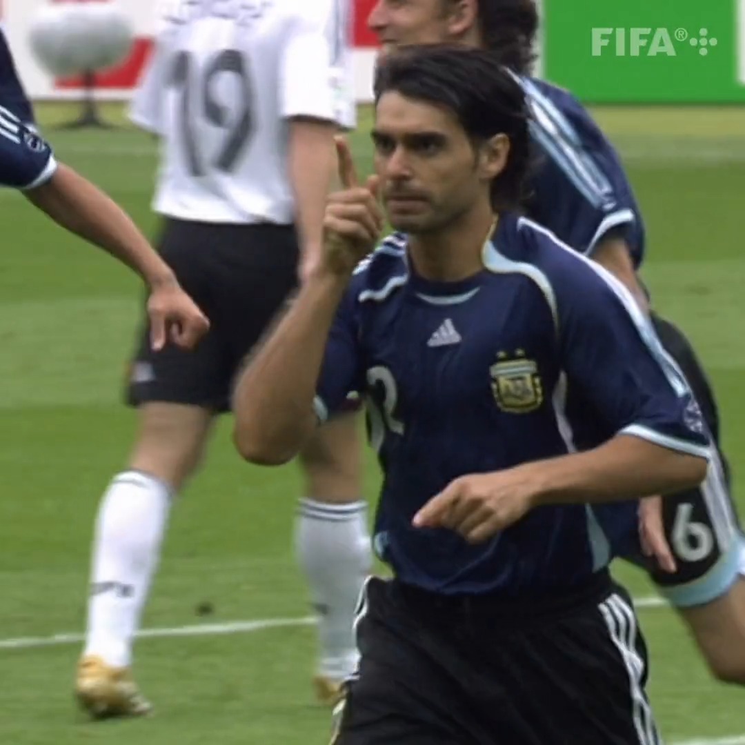 En ese Mundial Riquelme tenía un GUANTE en el pie. Todavía no puedo creer como carajos se nos escapó ese partido. Era de Argentina.