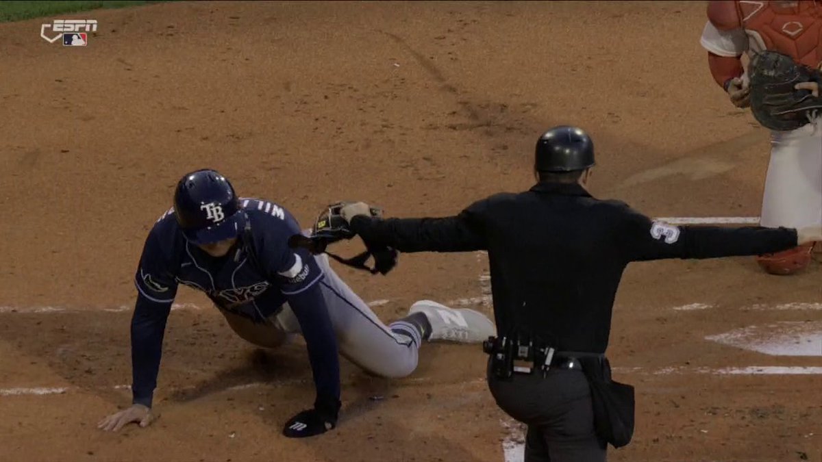 "This is Rays baseball!" 🔥 Cedric Mullins with an electric bunt to score a run!