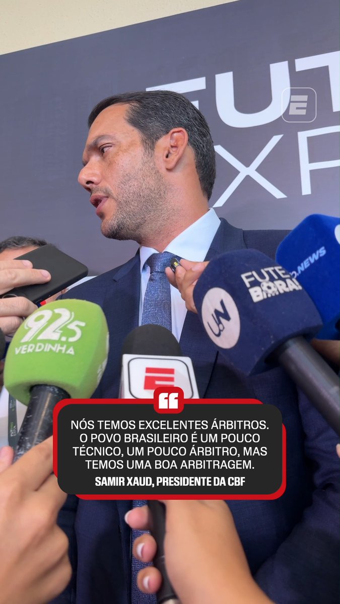 Samir Xaud, presidente da CBF, elogia arbitragem do futebol brasileiro: “Nós temos excelentes árbitros. O povo brasileiro é um pouco técnico, um pouco árbitro, mas nós temos uma boa arbitragem.” 🎥 ESPN Brasil | SportsCenter Brasil
