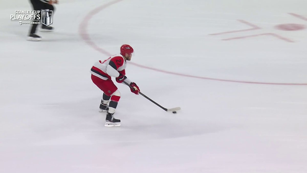 NIKOLAJ EHLERS WITH THE BREAKAWAY DAGGER 🔥 It's 4-1 Carolina Hurricanes here late in the third! #StanleyCup 🇺🇸: NHLonTNT 🇨🇦: Sportsnet &amp; TVA Sports
