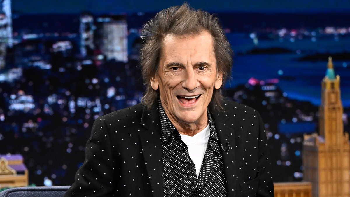 One thing about Ronnie Wood… he’ll always have a harmonica handy! #FallonTonight