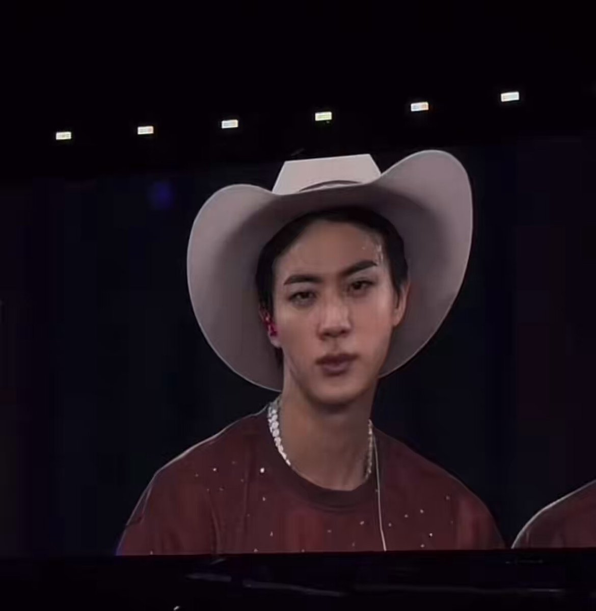 Jin kissed Taehyung’s finger????? Wtfff