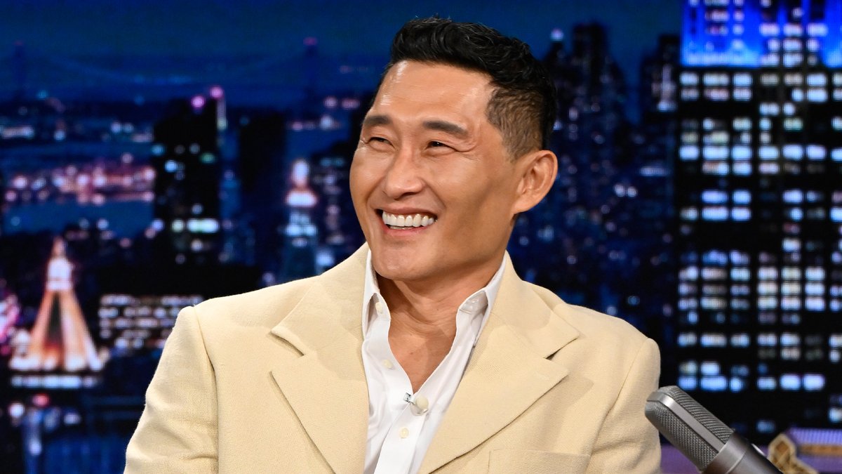 .Daniel Dae Kim & Jimmy do soju bombs! #FallonTonight