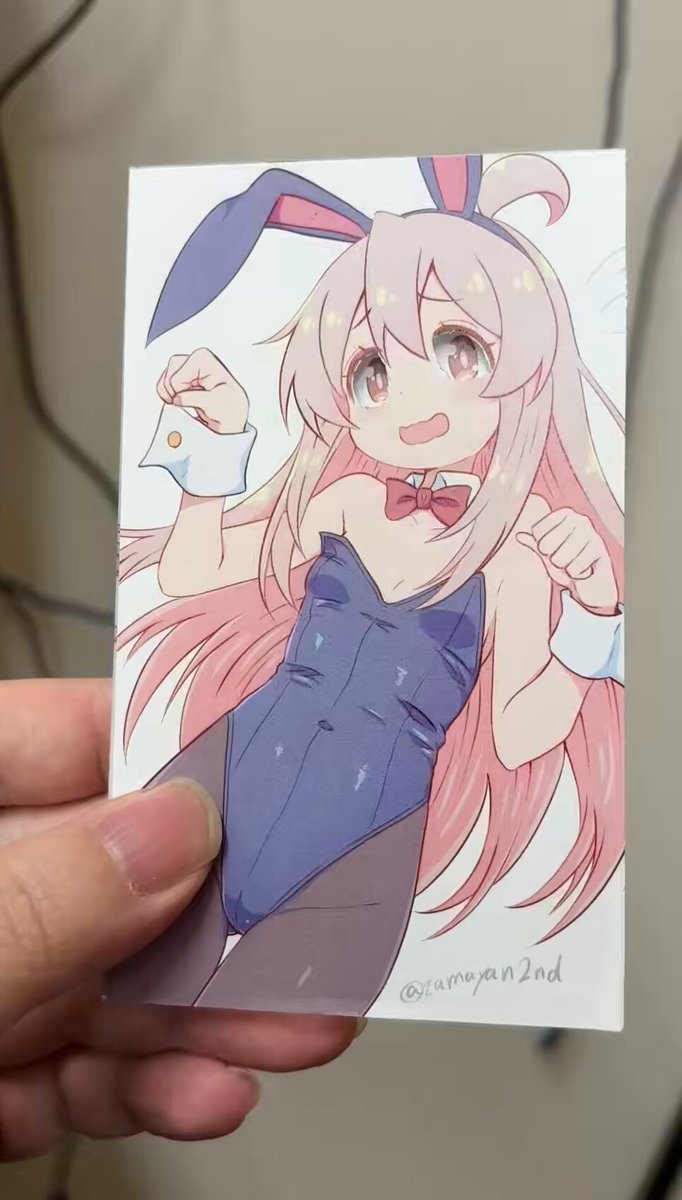 せっかくなのでセリアのアクリル板のやつをカラーでやってみたけど、これはもうグッズとして成立しそうだねぇ。