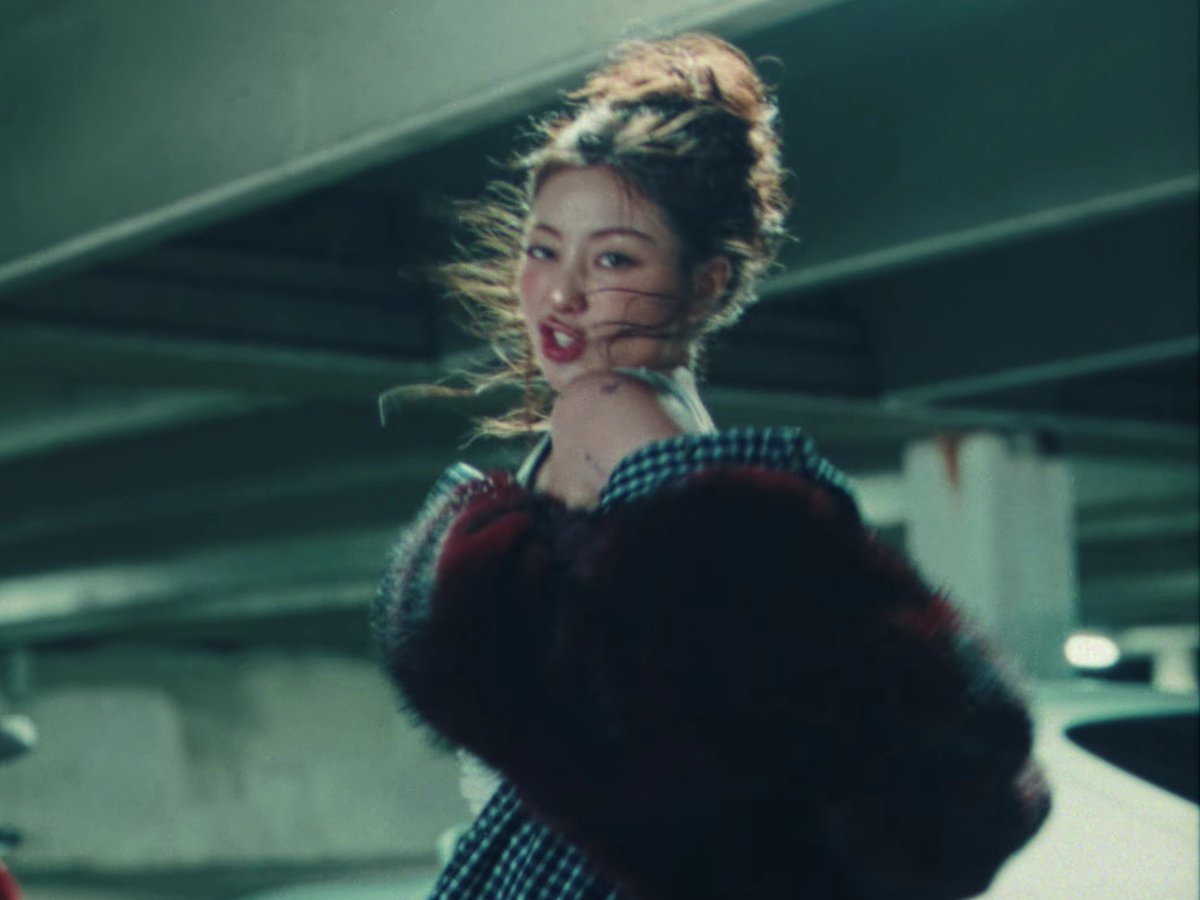 JIHYO'S CHORUS FOR 'HVNLY' WITH JENEVIEVE "Keep working me That's that shit that works for me Ah, so heavenly S-O H-E-avenly"
