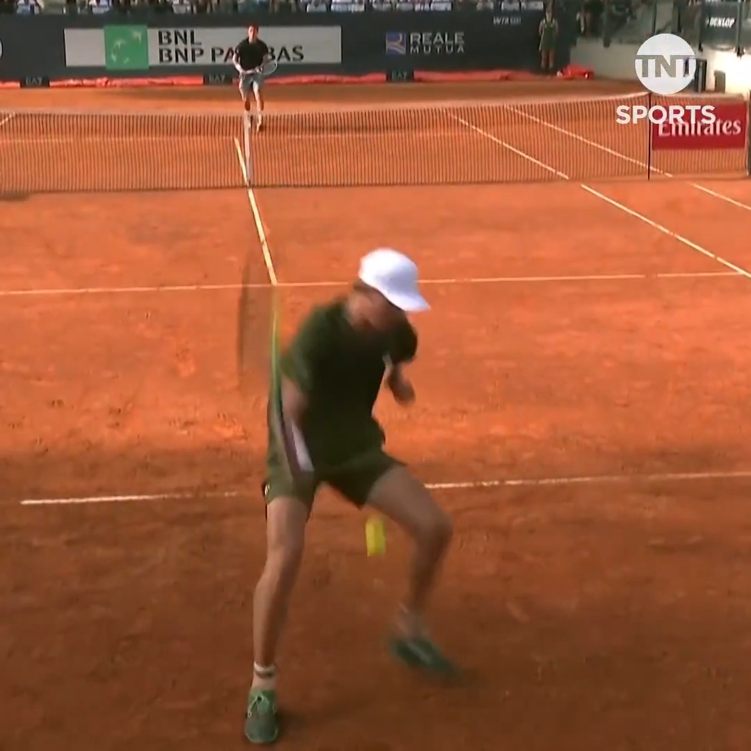 Shot of the YEAR⁉️ Ethan Quinn wowed the Italian Open crowd with this unbelievable tweener 🤯