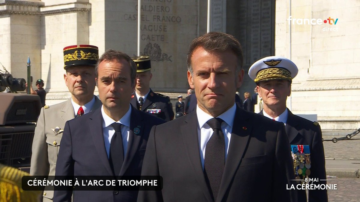 🔴 La Marseillaise retentit lors des commémorations du 8-Mai. Le président de la République Emmanuel Macron est arrivé aux pieds de l'Arc de Triomphe. Il est accompagné du Premier ministre Sébastien Lecornu et du chef d'état-major des armées, le général Mandon. #8Mai