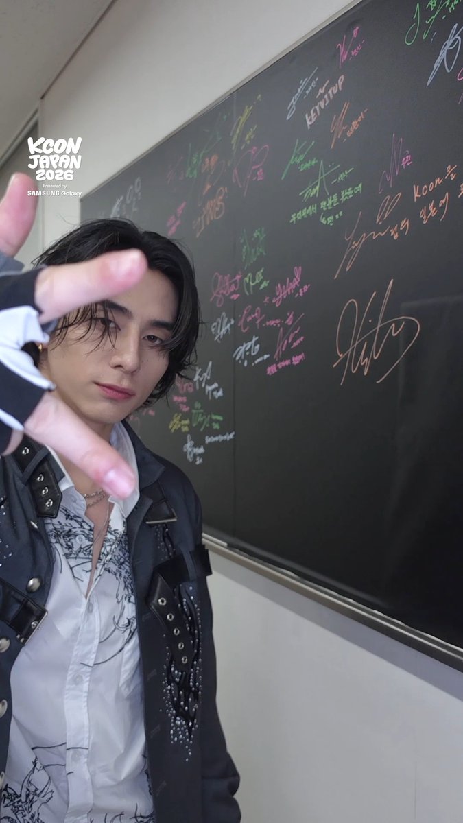 [#KCONJAPAN2026] ✍️ #INI Writes a Never-Forget KCON Moment! Watch till the end to see the unforgettable moment shared with KCONer! KCONerと一緒に作った忘れられない瞬間、ぜひ最後までチェックしてね！ INI - KCON JAPAN 2026 MAY 8-10 Makuhari Messe Let's #KCON