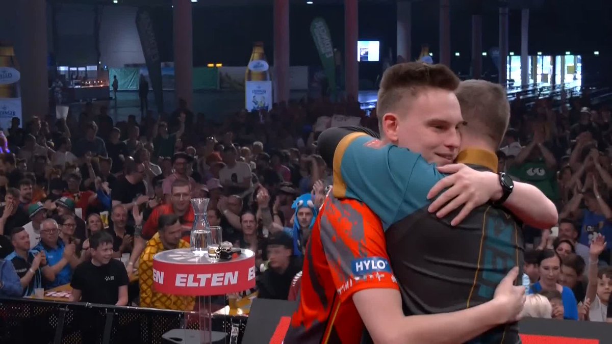 KOVACS BEATS PIETRECZKO! Patrik Kovacs becomes the first Hungarian to win two European Tour matches, as Kovacs beats Ricardo Pietreczko 6-4! 📺 #ET6