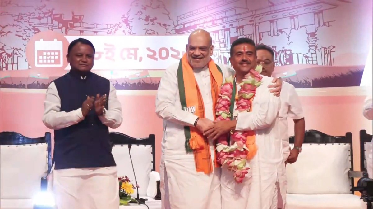 कोलकाता के कन्वेंशन सेंटर में हुई भाजपा विधायक दल की बैठक में केंद्रीय पर्यवेक्षक श्री Amit Shah ने ममता बनर्जी को उन्हीं की गृह सीट भवानीपुर से हराने वाले श्री Suvendu Adhikari को सर्वसम्मति से बंगाल विधानमंडल दल का नेता घोषित किया।
