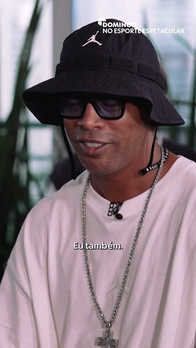 Denílson para Ronaldinho Gaúcho, na Globo: “Eu sou do cara que pensa que não dá para abrir mão do Neymar.” Ronaldinho: “Eu também. Com todo respeito a todos, mas é o melhor deles todos. Ele estando bem, não tem como não levar, né?” 🎥 TV Globo | ge