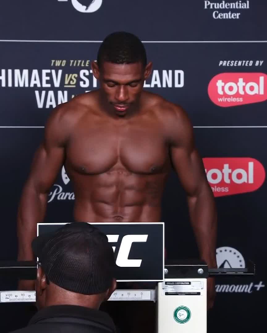 Eyeing another highlight 👀 @NewMansa94 makes weight at 170lbs! [ #UFC328 | May 9 | LIVE on @ParamountPlus ]