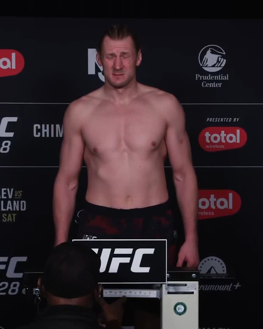 Ready to scrap 🤜 Alexander Volkov comes in at 257lbs! [ #UFC328 | May 9 | LIVE on @ParamountPlus ]