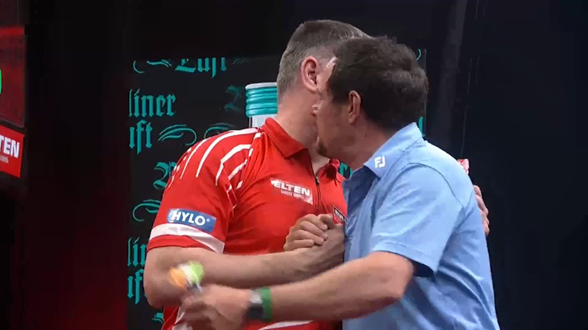 RATAJSKI ROLLS ON! Krzysztof Ratajski will take on Michael van Gerwen for the second time this week, as the Pole beats Aaron Hardy 6-3! 📺 #ET6