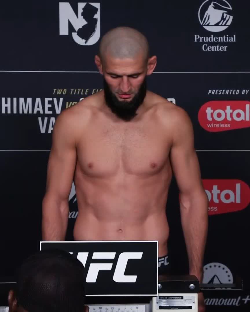 Borz is ready to retain 🏆 Khamzat Chimaev weighs in at 185lbs to make the main event OFFICIAL! [ #UFC328 | May 9 | LIVE on @ParamountPlus ]