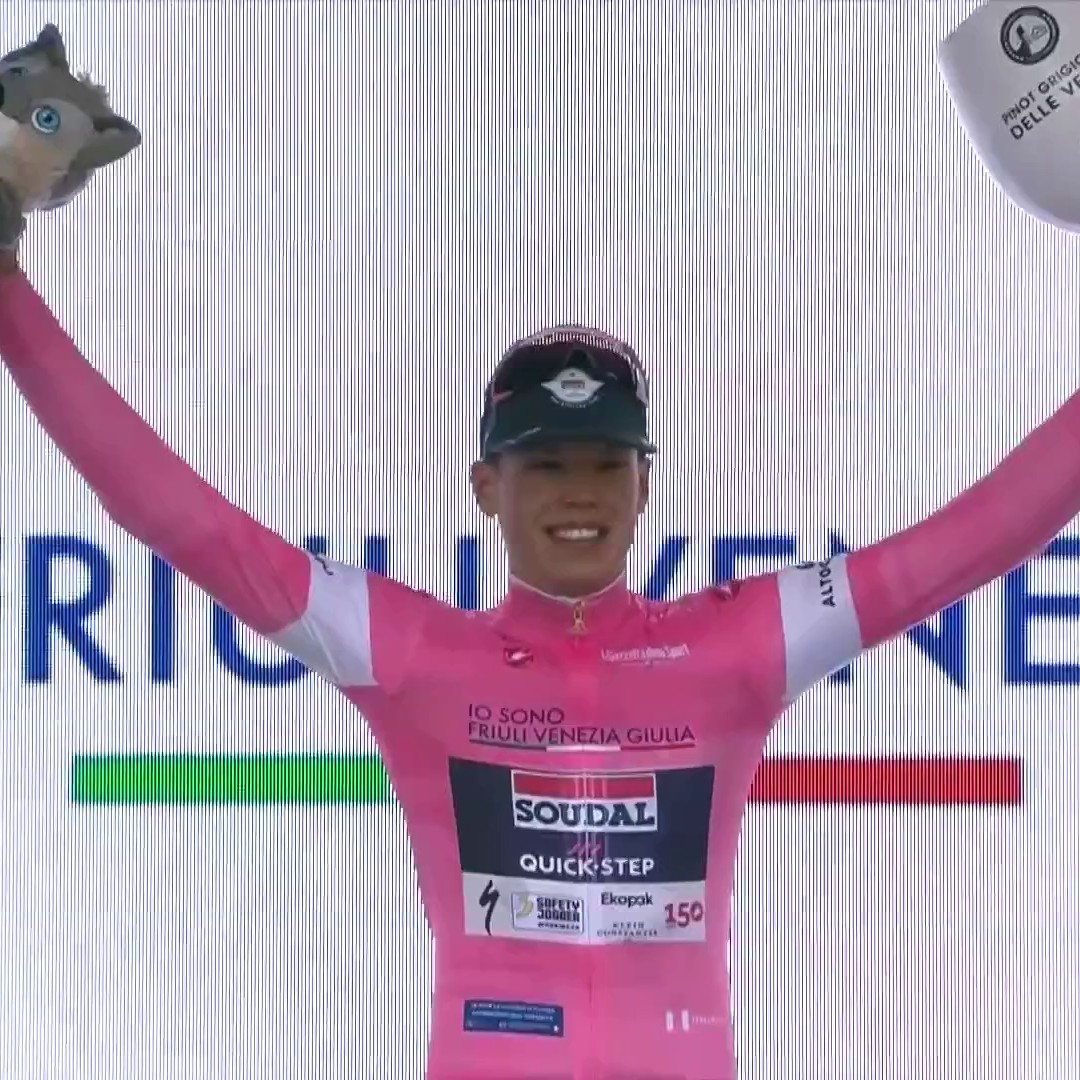 L'image du jour : Paul Magnier, 22 ans et maillot rose après la 1ère étape du Tour d'Italie ! 🙌 #LesRP