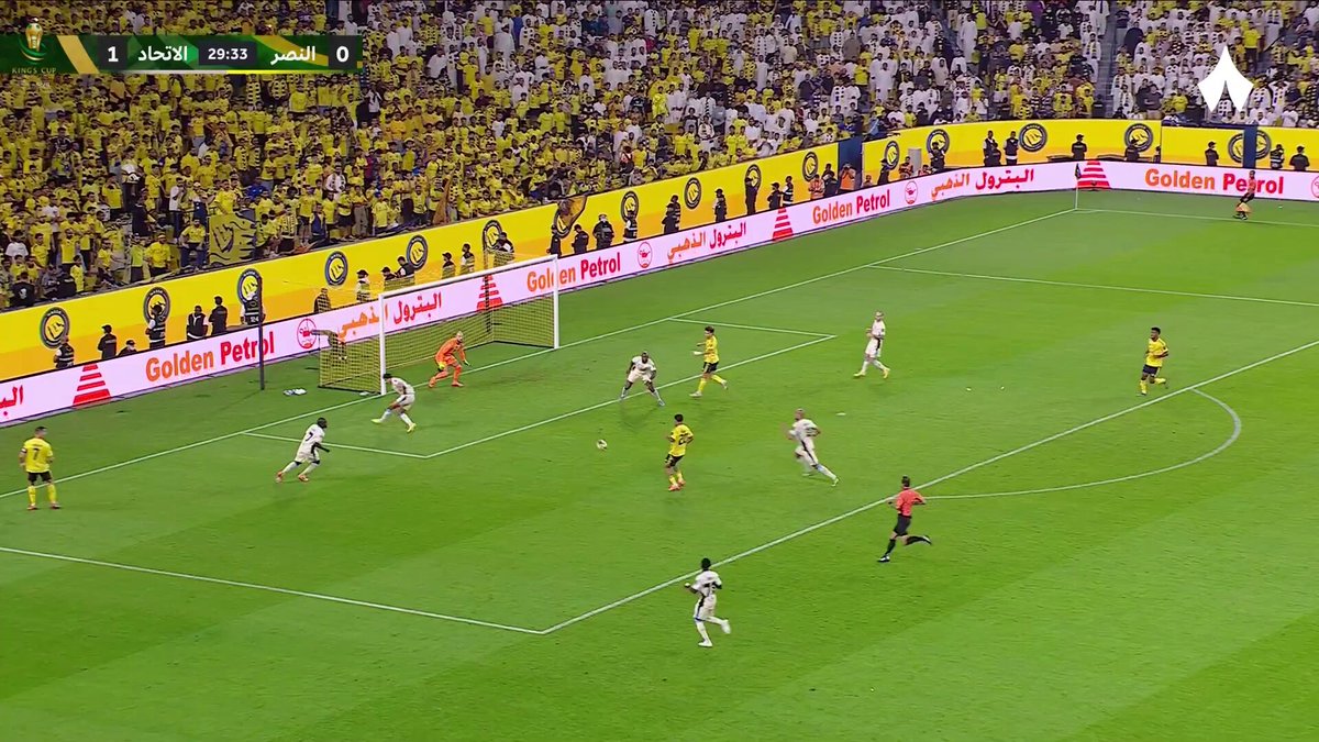 بيني وبينكم بعد ماشفت مستويات النصر الطموح كان نحقق ثلاثيه بالموسم الدوري والملك واسيا لكن الإرهاق والإصابات هي الي تحرمك من الموسم القادم بعد مانفرح هالموسم ان شاء الله لازم تشتغل على الدكه وتستفيد نفس غيرك بالأجانب إذا تبي تنافس على جميع البطولات