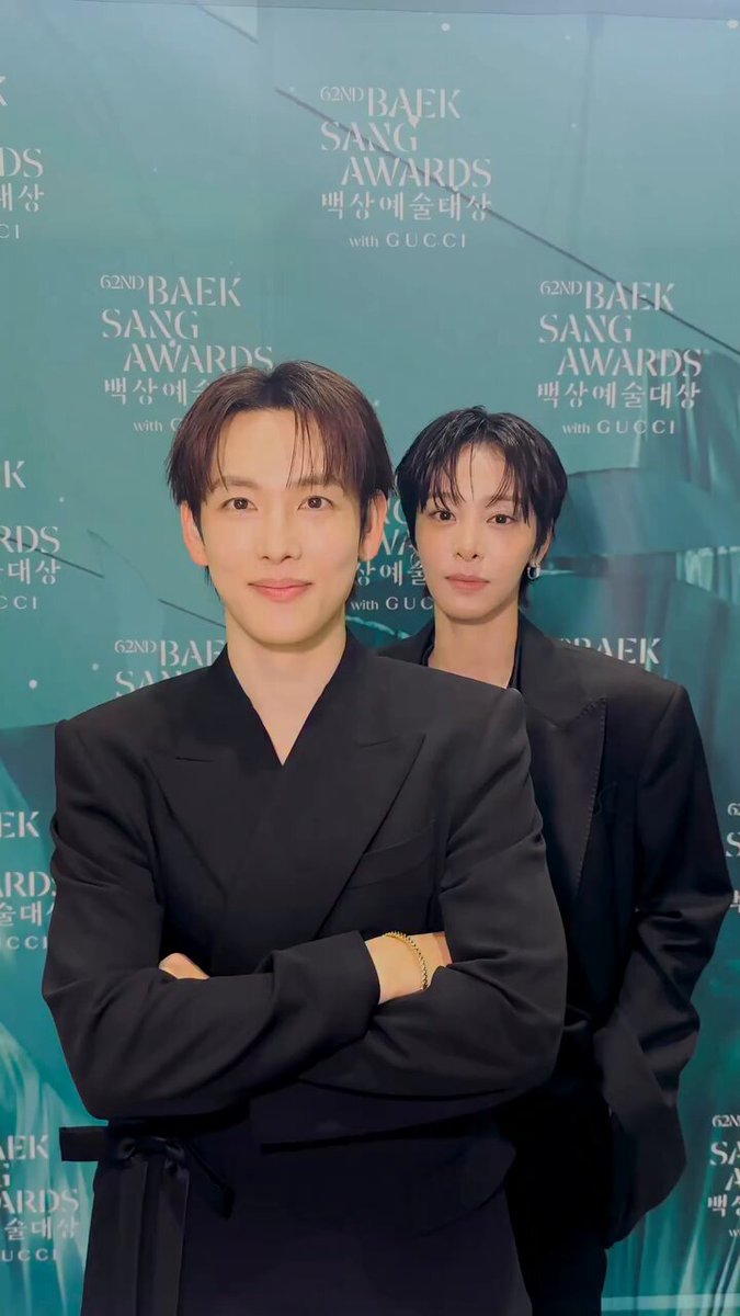 Them having the same haircut is fucking me up so bad