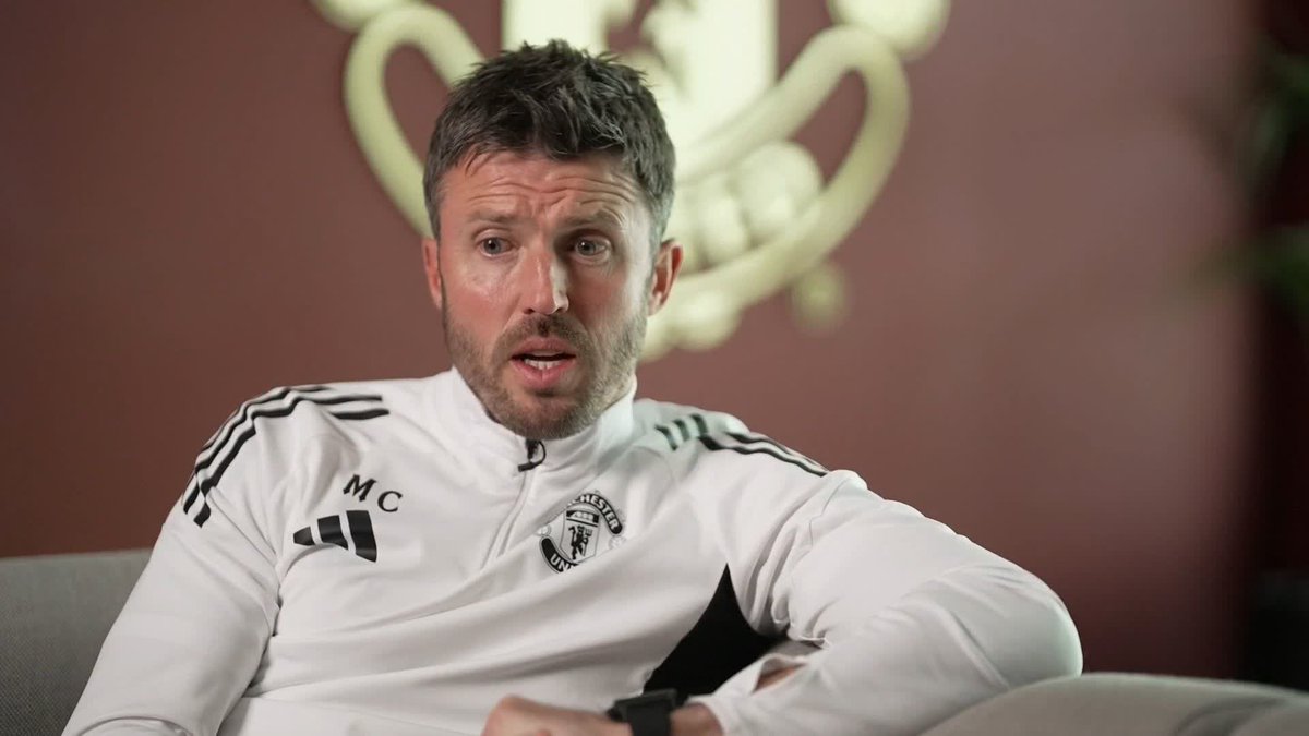 "He fully deserves it." 🙌 Michael Carrick on Bruno Fernandes winning the Football Writers' Association Footballer of the Year 🏆