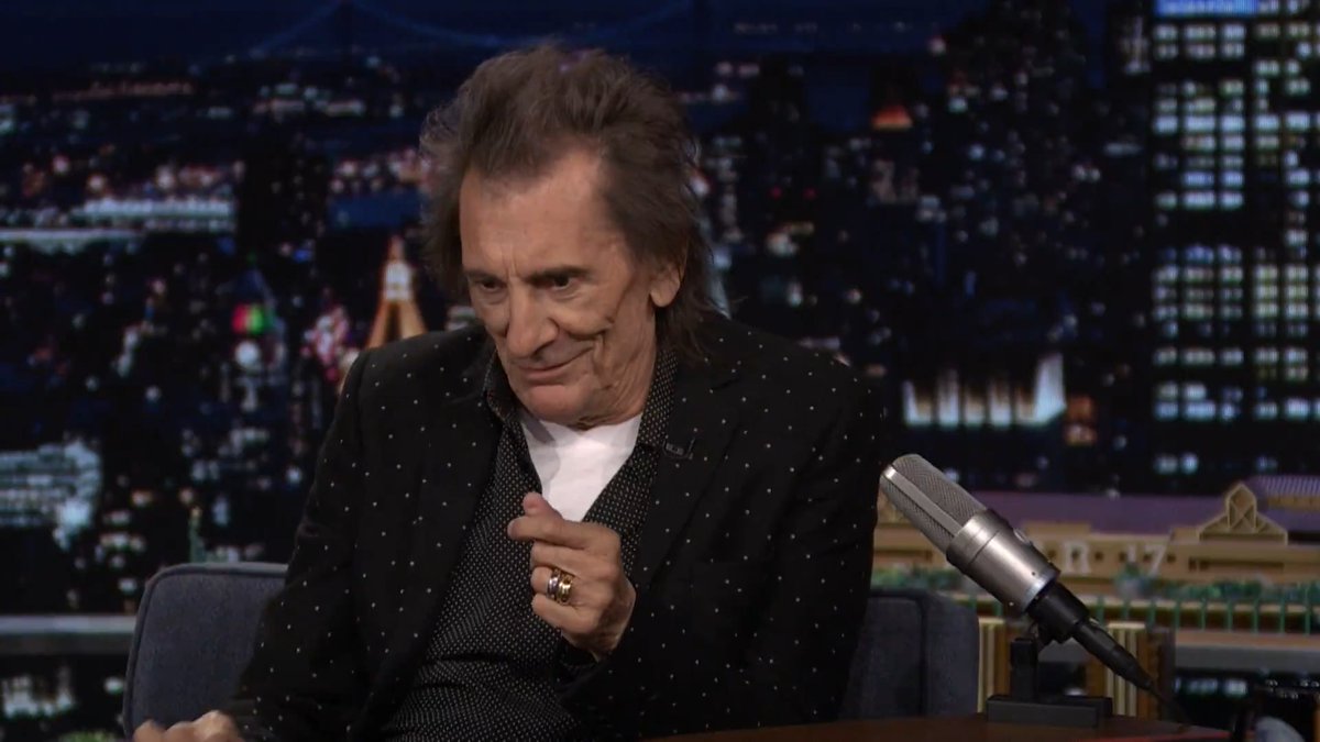 When Ronnie Wood’s making music, he’s thinking about painting, and when he’s painting, he’s thinking about making music 🥹 #FallonTonight